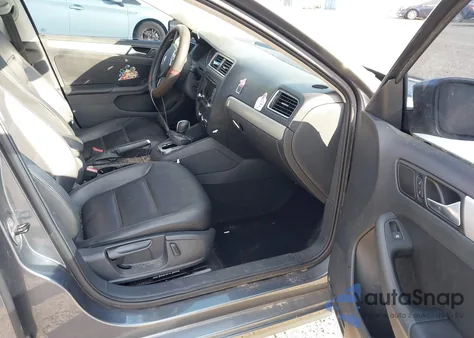 2014 Volkswagen Jetta 1.8T Se z USA, uszkodzony, nr VIN 3VWD07AJXEM443209